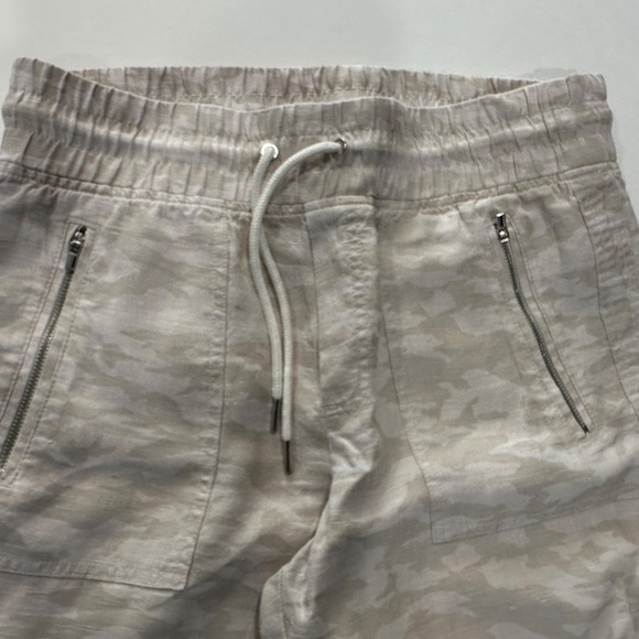 Athleta Cabo Tide Linen Jogger Neutral Beige Tan Camo Print Pants - Size 6. - Picture 2 of 11